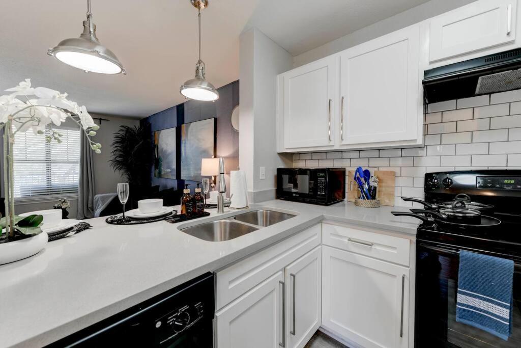 Apartamento 6 Min To Dt~Pool~Free Parking~2King Bed & 2Bath Austin Exterior foto